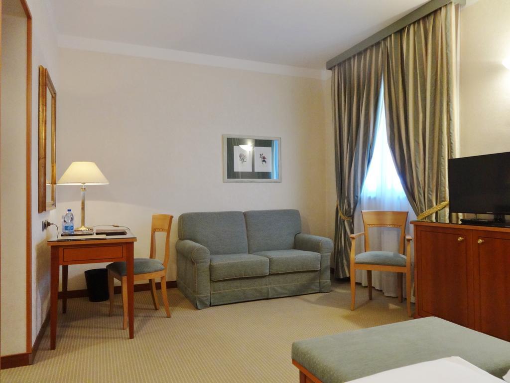 Hotel Excelsior Маджента Екстер'єр фото