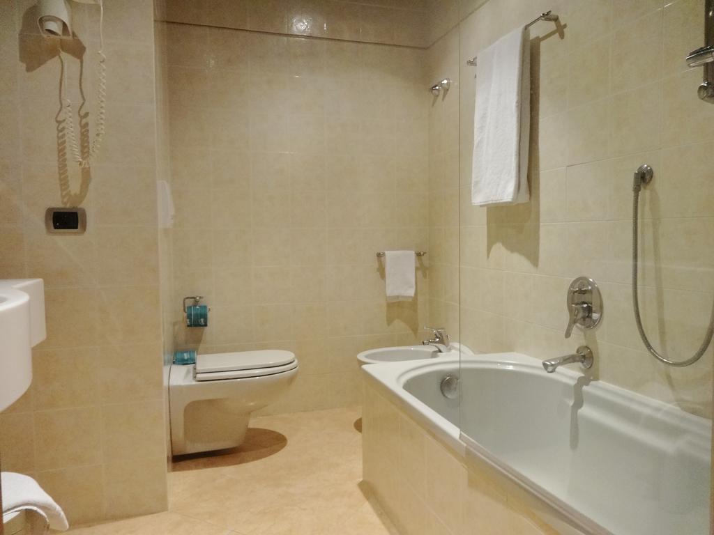 Hotel Excelsior Маджента Екстер'єр фото