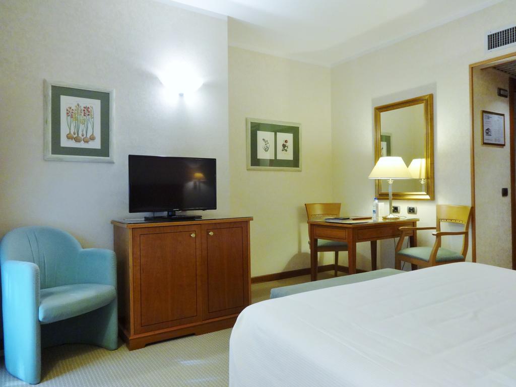 Hotel Excelsior Маджента Екстер'єр фото