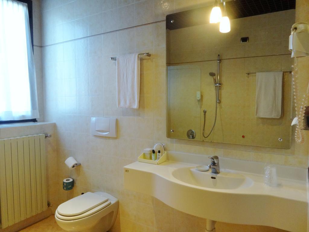 Hotel Excelsior Маджента Екстер'єр фото