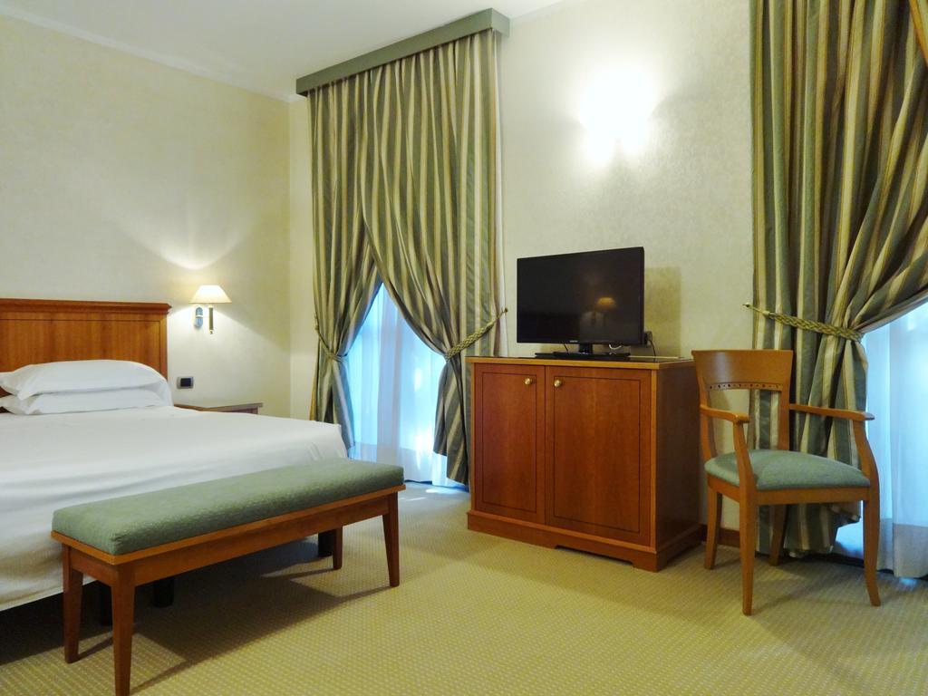 Hotel Excelsior Маджента Екстер'єр фото