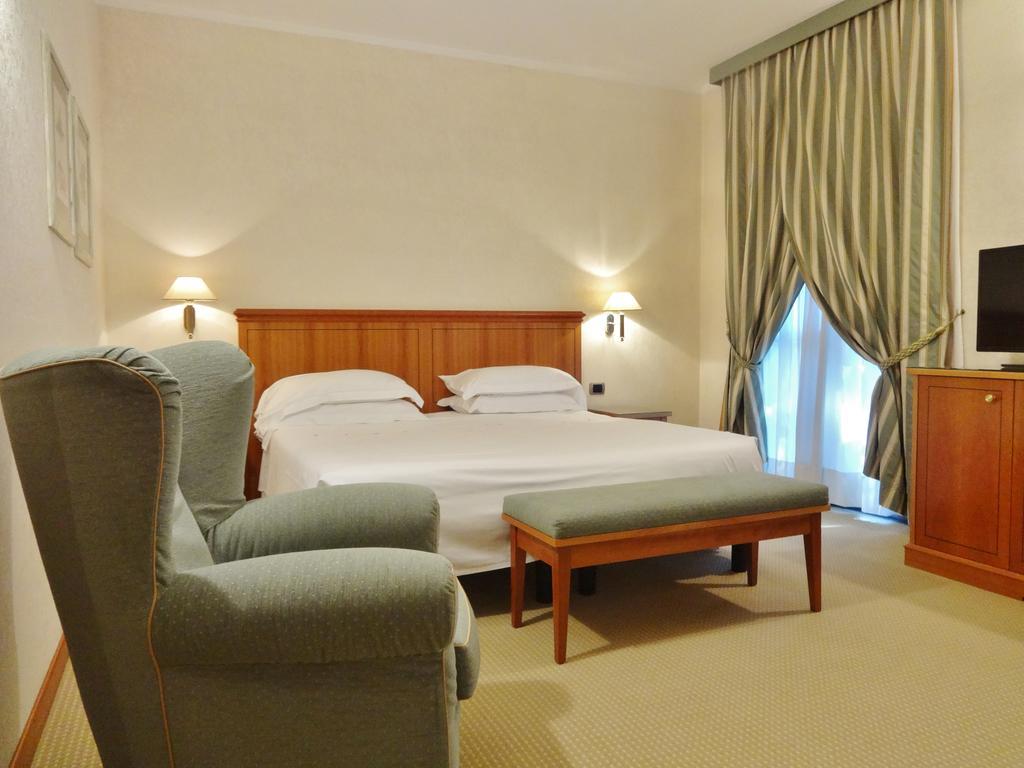 Hotel Excelsior Маджента Екстер'єр фото