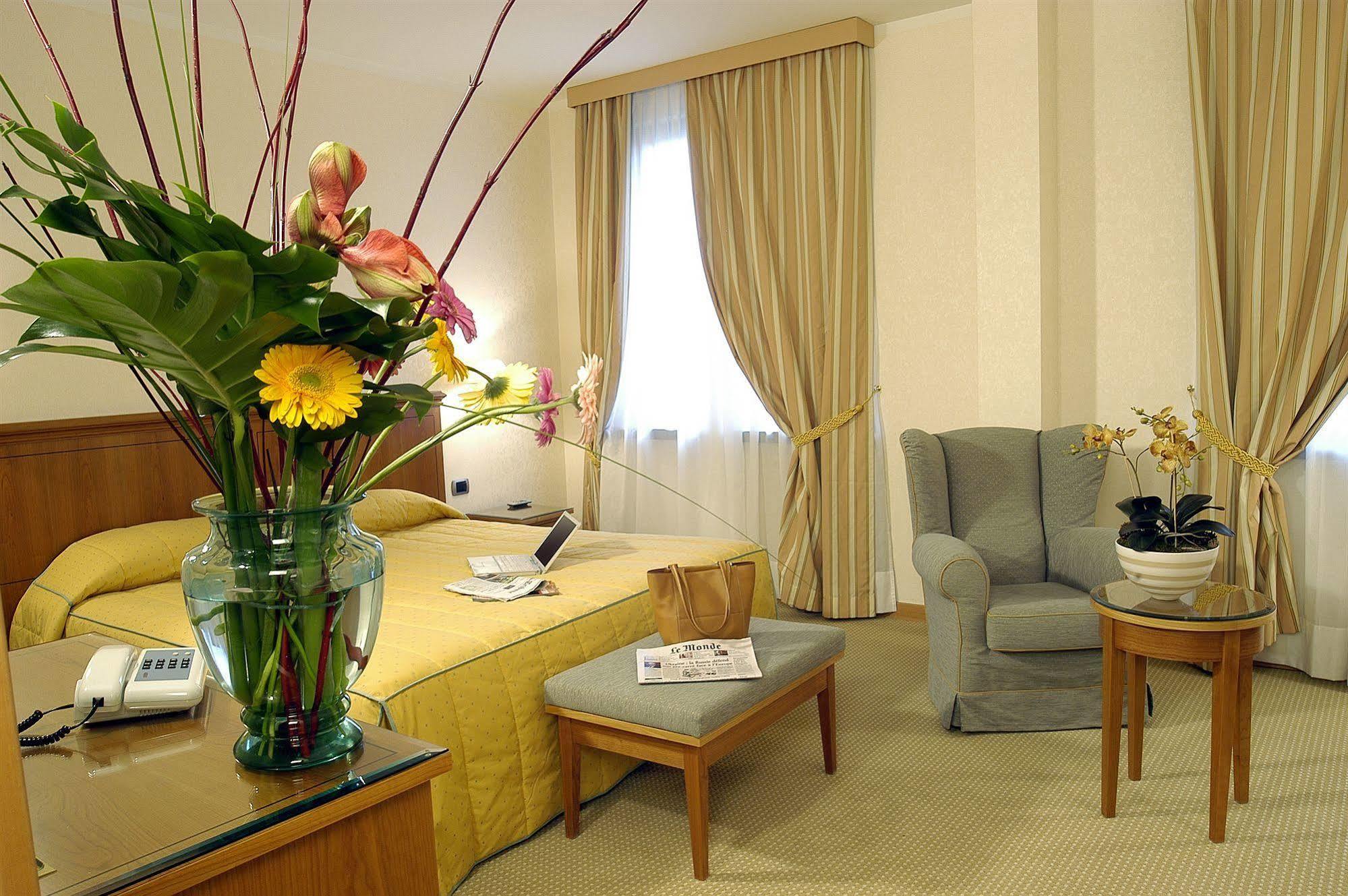 Hotel Excelsior Маджента Екстер'єр фото