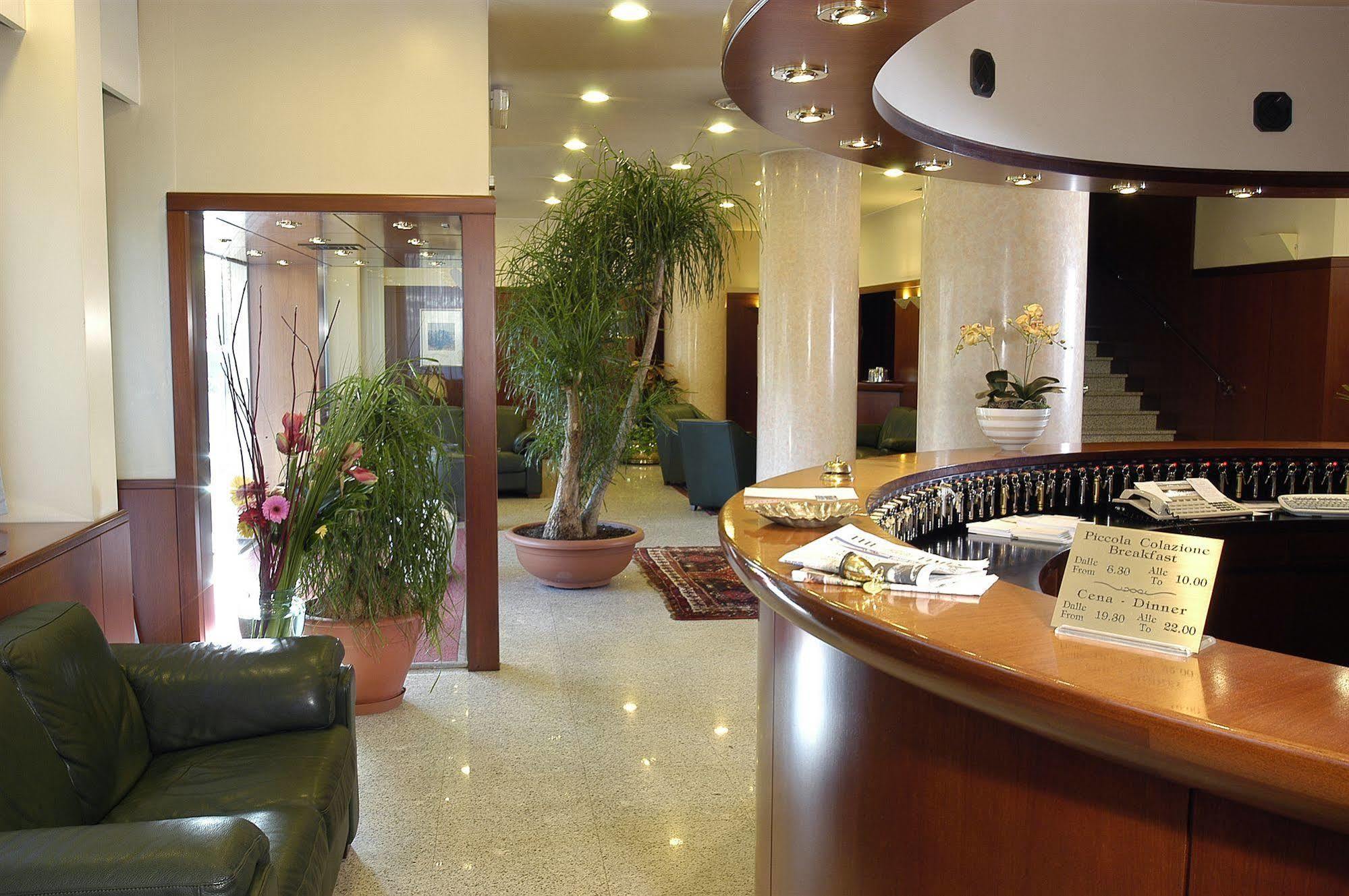 Hotel Excelsior Маджента Екстер'єр фото